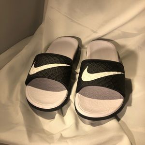 NWOT Nike slides
